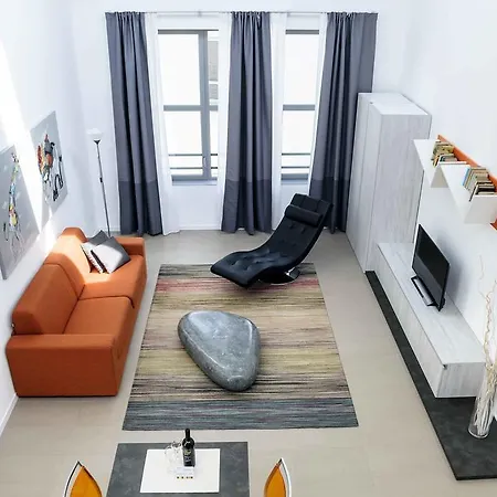 科莫洛夫特公寓酒店 科莫