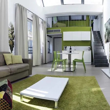 科莫洛夫特公寓酒店 * 科莫